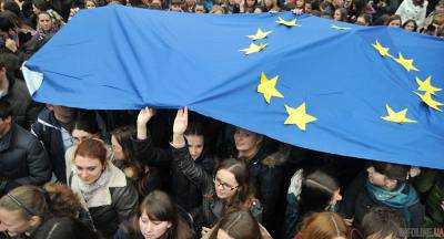 Евростат: в 2015 году почти полмиллиона украинцев получили вид на жительство в странах ЕС