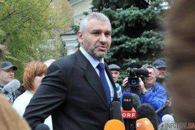 Адвокат Марк Фейгин вышел на одиночную акцию возле здания ФСБ в Москве