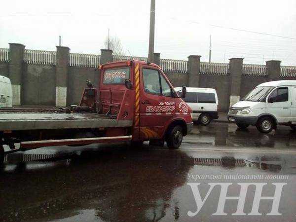 В Житомире "Нива" врезалась в фуру. Фото с места ДТП