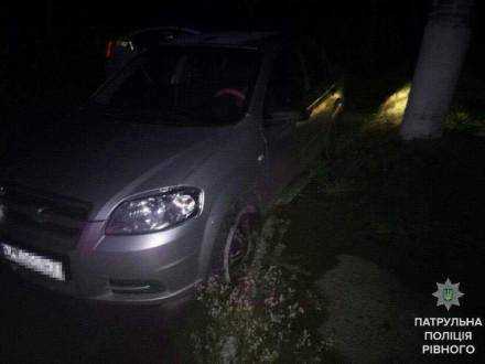 В Ровно пьяная женщина-водитель столкнулась с автомобилем патрульных