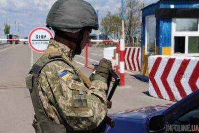 На КПВВ "Майорское" пограничники обнаружили более  320 тыс. грн и полсотни банковских карточек