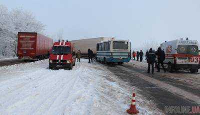 Под Житомиром фура столкнулась с автобусом: десятки раненых, есть погибшие.Фото