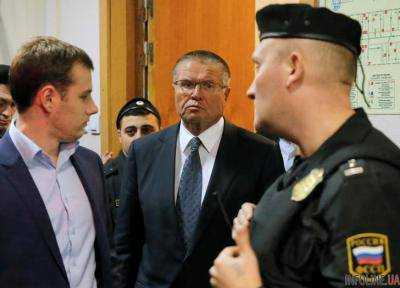 Защита А.Улюкаева обжалует решение суда о домашнем аресте экс-министра РФ