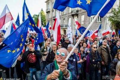 В Польше тысячи людей вышли на митинг против образовательной реформы