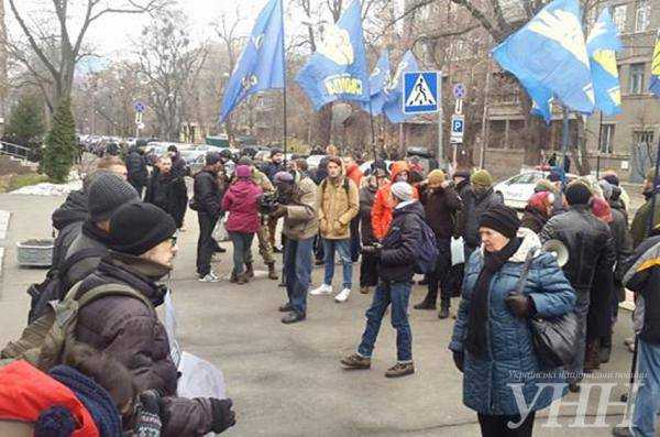 Активисты устроили пикет под стенами Министерства внутренних дел в Киеве