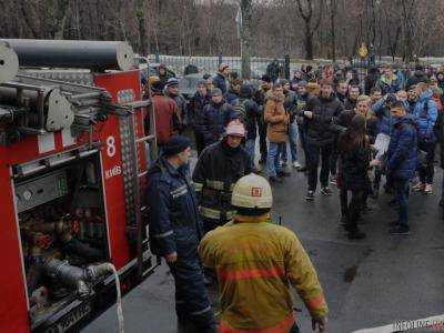 В Киеве во время пожара в общежитии эвакуировали 77 человек