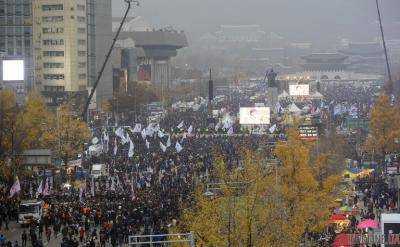 В Южной Корее протестующие снова требуют отставки президента