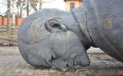 На неподконтрольных территориях Украины на сегодня осталось 300 монументов коммунистической эпохи
