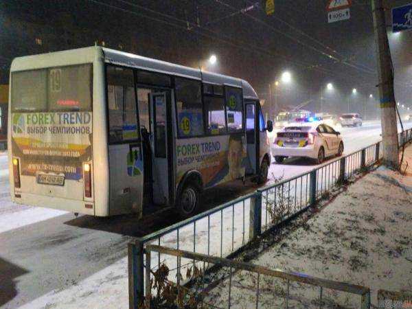 В Днепре в очередной  раз обстреляли общественный транспорт. Фото