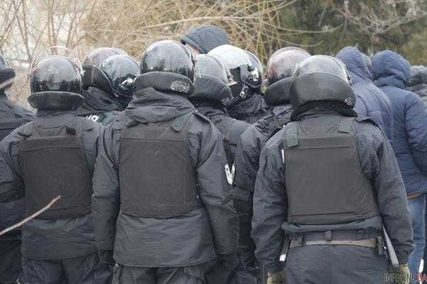 Днепровские войны: толпы людей и драка с полицией. Видео