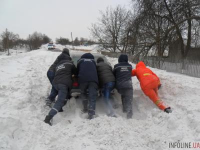 100 транспортных средств за сутки спасатели Херсонской области освободили из снежных заносов