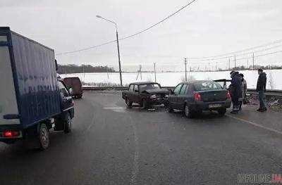 Киев. В результате ДТП на мосту Патона пострадали два человека