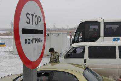 На Донбассе более 800 авто стояли в очередях в КПВВ