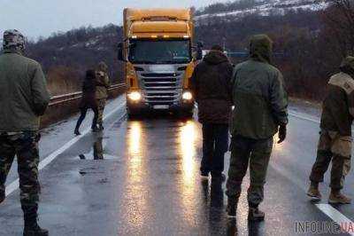 Активисты перекрыли дорогу, ведущую к границе с Польшей