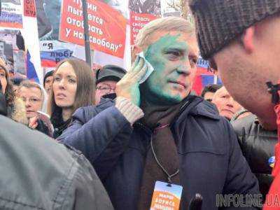 В Москве на "Марше памяти Б.Немцова" М.Касьянова облили зеленкой