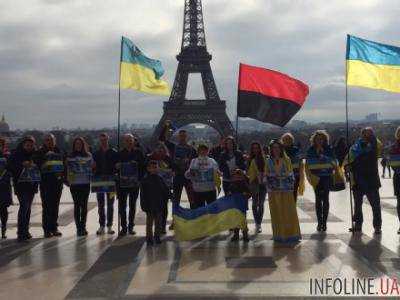 Акция «Крым – это Украина» прошла сегодня в Париже