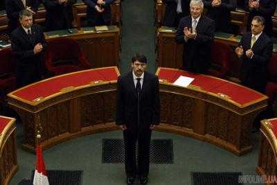 Парламент Венгрии во втором туре голосования переизбрал действующего главу государства Яноша Адера