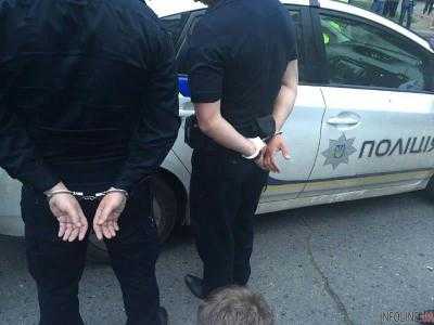 В Чернигове за вымогательство задержали двух полицейских