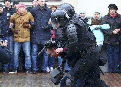 В белорусском Бобруйске полиция задержала трех журналистов и 12 активистов