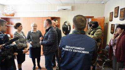 В Бердянском морском торговом порту произошел рейдерский захват . Видео