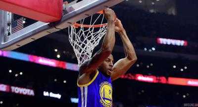 Баскетболисты "Голден Стэйт Уорриорз" в третий раз подряд вышел в финал НБА