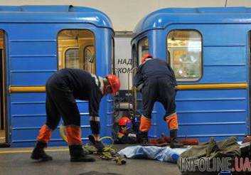 В Киеве человек покончил с жизнью, прыгнув под поезд метро