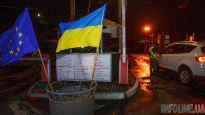 Более 21 тыс. украинцев поехали в Европу по "безвизу", 26-и отказали