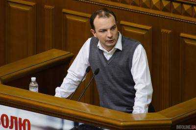 Народный депутат Украины Егор Соболев призывает ВР рассмотреть завтра законопроекты об Антикоррупционном суде и о депутатской неприкосновенности