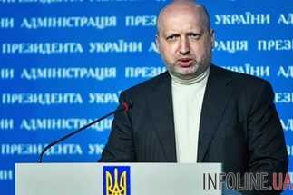 Турчинов поздравил военнослужащих с Днем украинских миротворцев