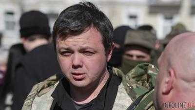 Приезд Саакашвили: бойцов Семенченко окружили люди в черном, в машинах “взрывчатка”