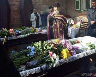 В Харькове простились с жертвами аварии: задержались бы на две секунды – были бы живы
