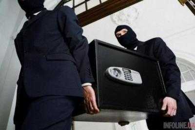 В Украине невиданный переполох: кто-то украл миллиарды со счетов