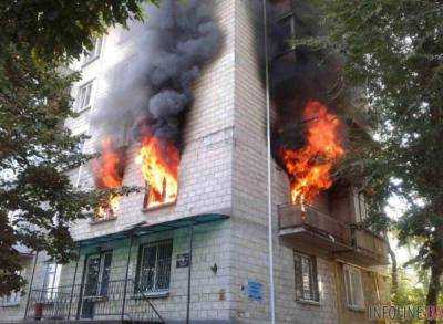 В центре столицы горит жилой дом