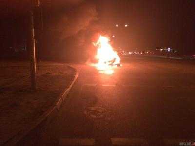 Во Львове загорелась легковушка