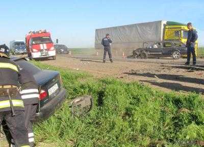 Одесские спасатели доставали из разбитых машин тела погибших водителей