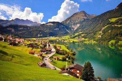 Село в Швейцарии предлагает семьям 60 тысяч евро за переезд на ПМЖ