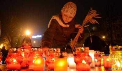 В Украине зажигают свечу памяти о жертвах голодоморов