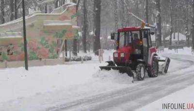 Доброе дело: в Тернопольской области мужчина угнал трактор и почистил дороги от снега