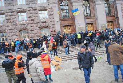 Сотни людей на Майдане: к чему готовится толпа