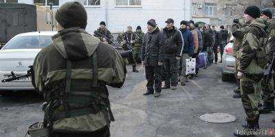 Удерживаемых доставили к месту обмена на Донбассе