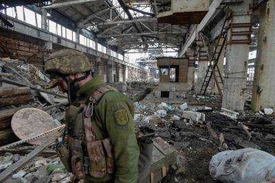 Добавь в АТО: в Минобороны уточнили, что военный получил ранение возле Красногоровки