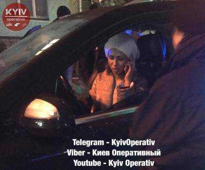 Ночное ЧП в Киеве: пьяная за рулем и "решала" с пистолетом