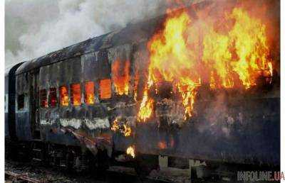 Катастрофа на железной дороге: поезд в огне, пассажиры выпрыгивали из окон.Много погибших.Фото.Видео