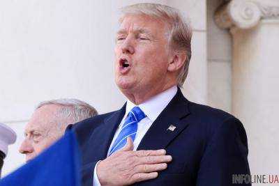 Трампа заподозрили в том, что он забыл слова гимна США