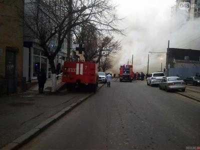В Одессе произошел масштабный пожар: загорелась крыша ресторана