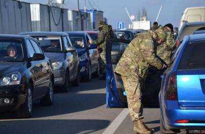 В зоне АТО  пограничники нашли в авто женщины список "военных "ДНР"