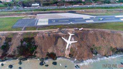 В Турции самолет выкатился за пределы посадочной полосы и чуть не упал в море