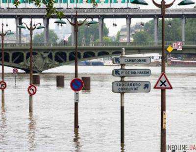 Наводнение повлияло на транспортное сообщение Парижа