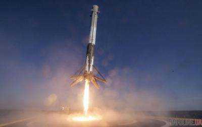 В SpaceX провели первый огневой тест тяжелой ракеты Falcon Heavy