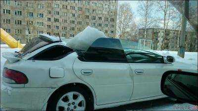 Осторожно: глыбы льда продолжают крушить автомобили по Днепру
